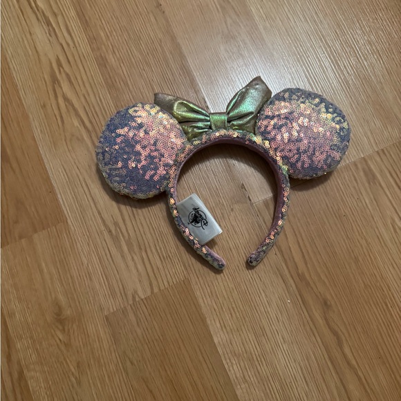Iridescent Mickey Ears - Picture 1 of 3